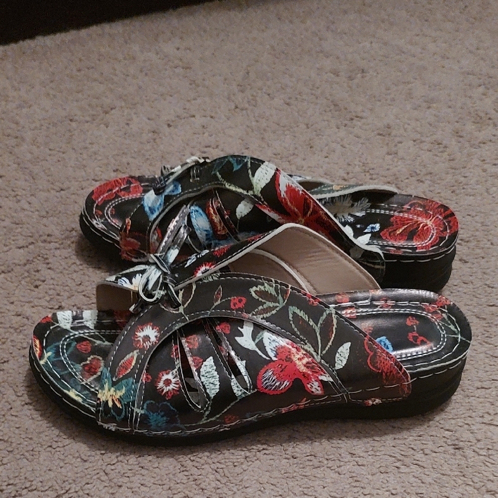 Floral Patterned Slide Sandals - Picture 2 of 5